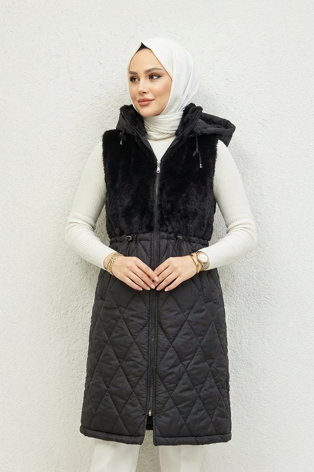 Yaka ve Göğüs Kürklü Tesettür Yelek Siyah