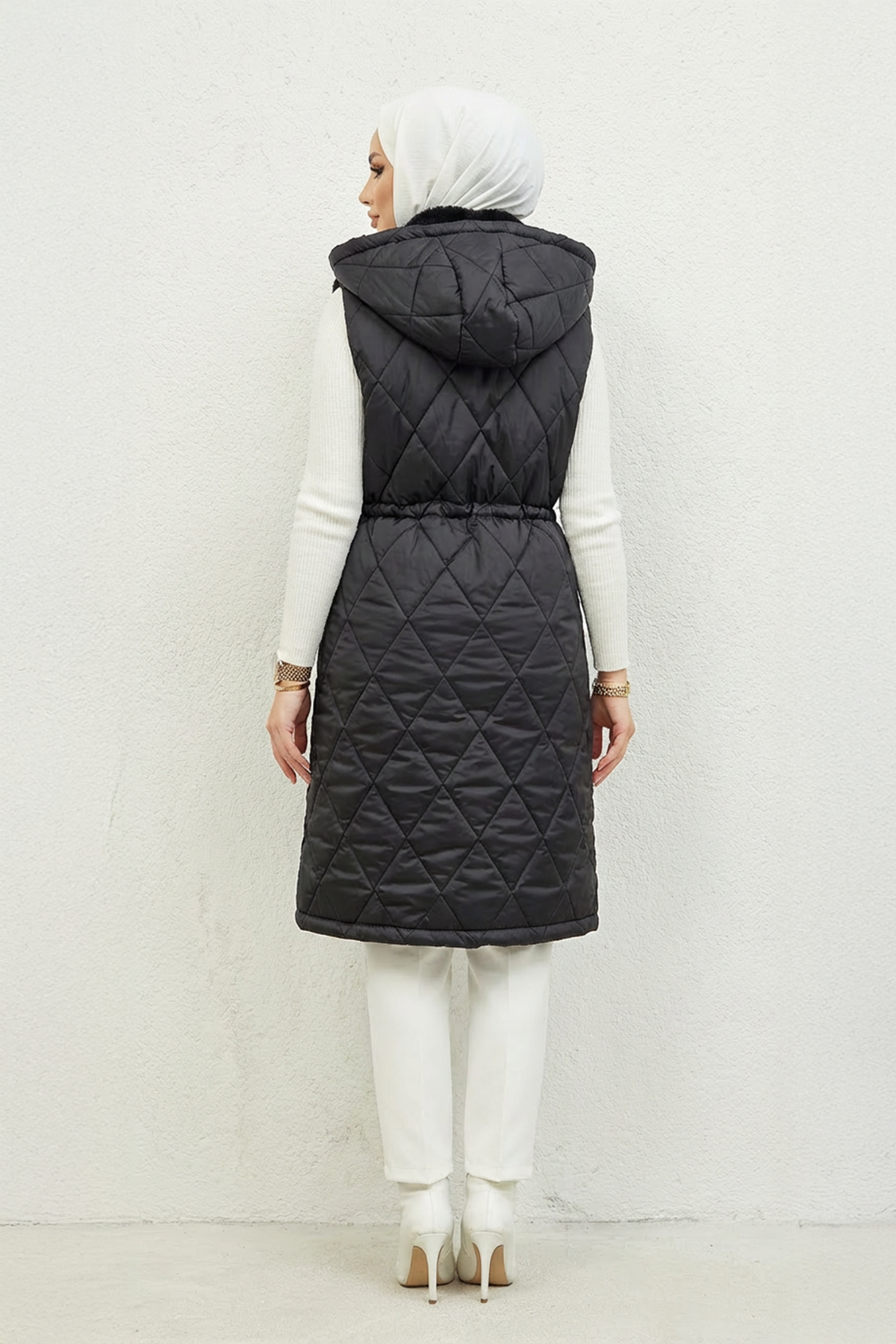 Yaka ve Göğüs Kürklü Tesettür Yelek Siyah