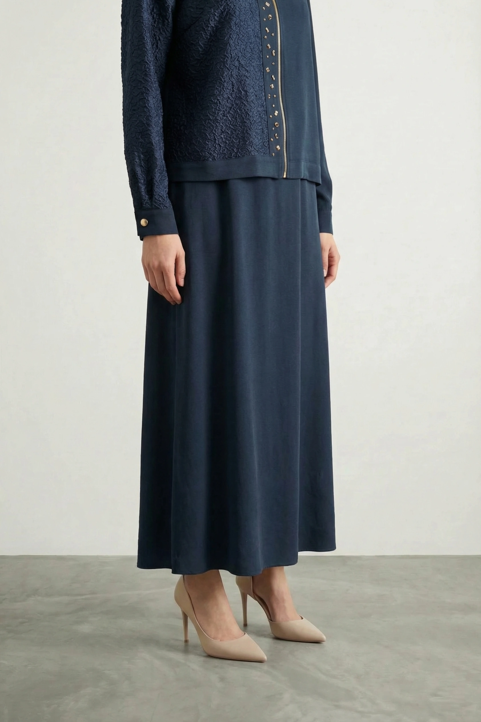 Taş İşlemeli Parlak Kumaş detaylı Qupra Kumaş Takım Lacivert