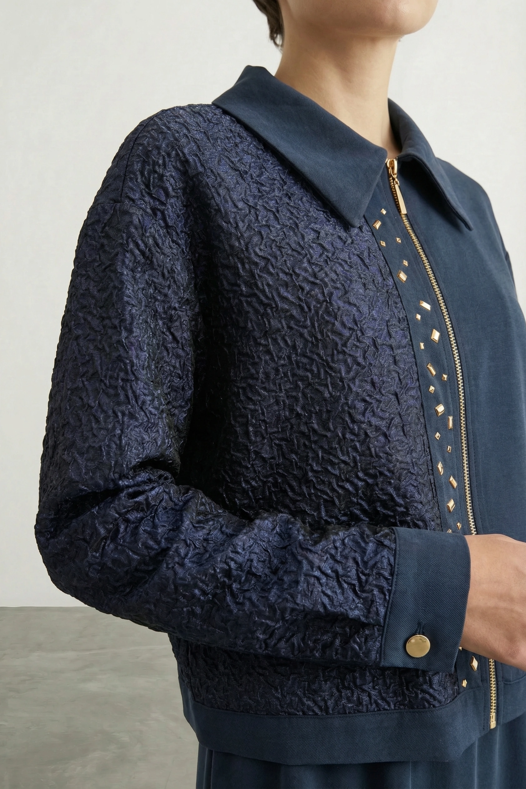 Taş İşlemeli Parlak Kumaş detaylı Qupra Kumaş Takım Lacivert