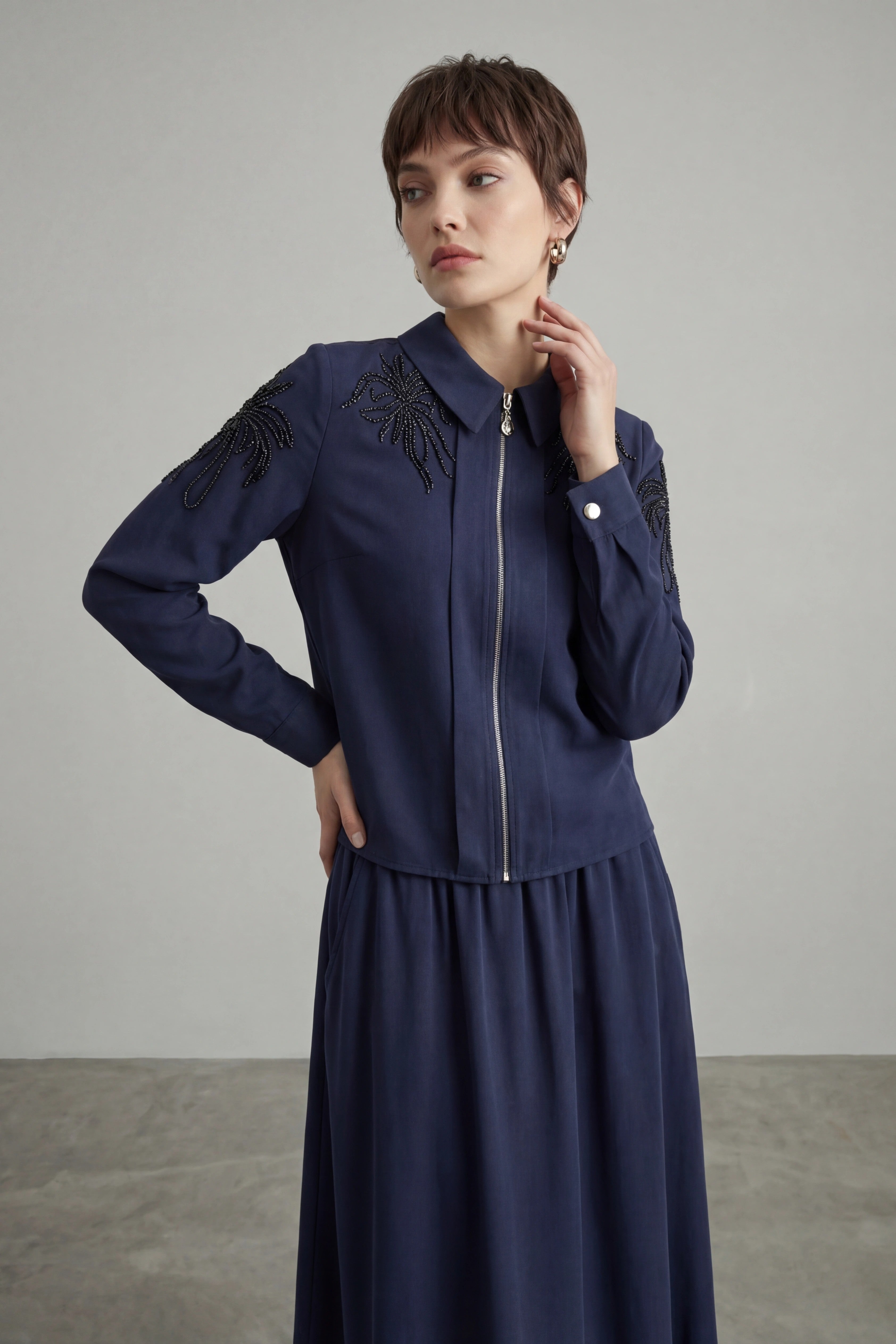 Taş İşlemeli Amiri Kumaş Etekli Takım Lacivert