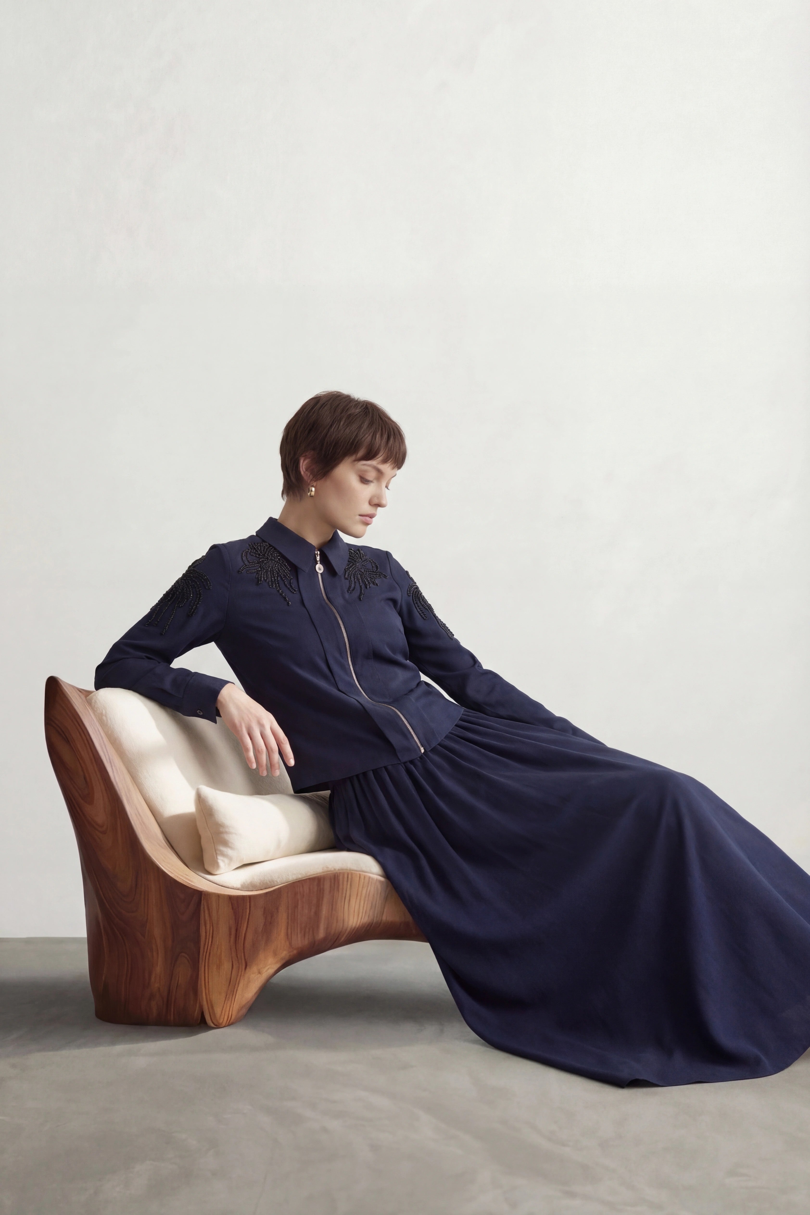 Taş İşlemeli Amiri Kumaş Etekli Takım Lacivert