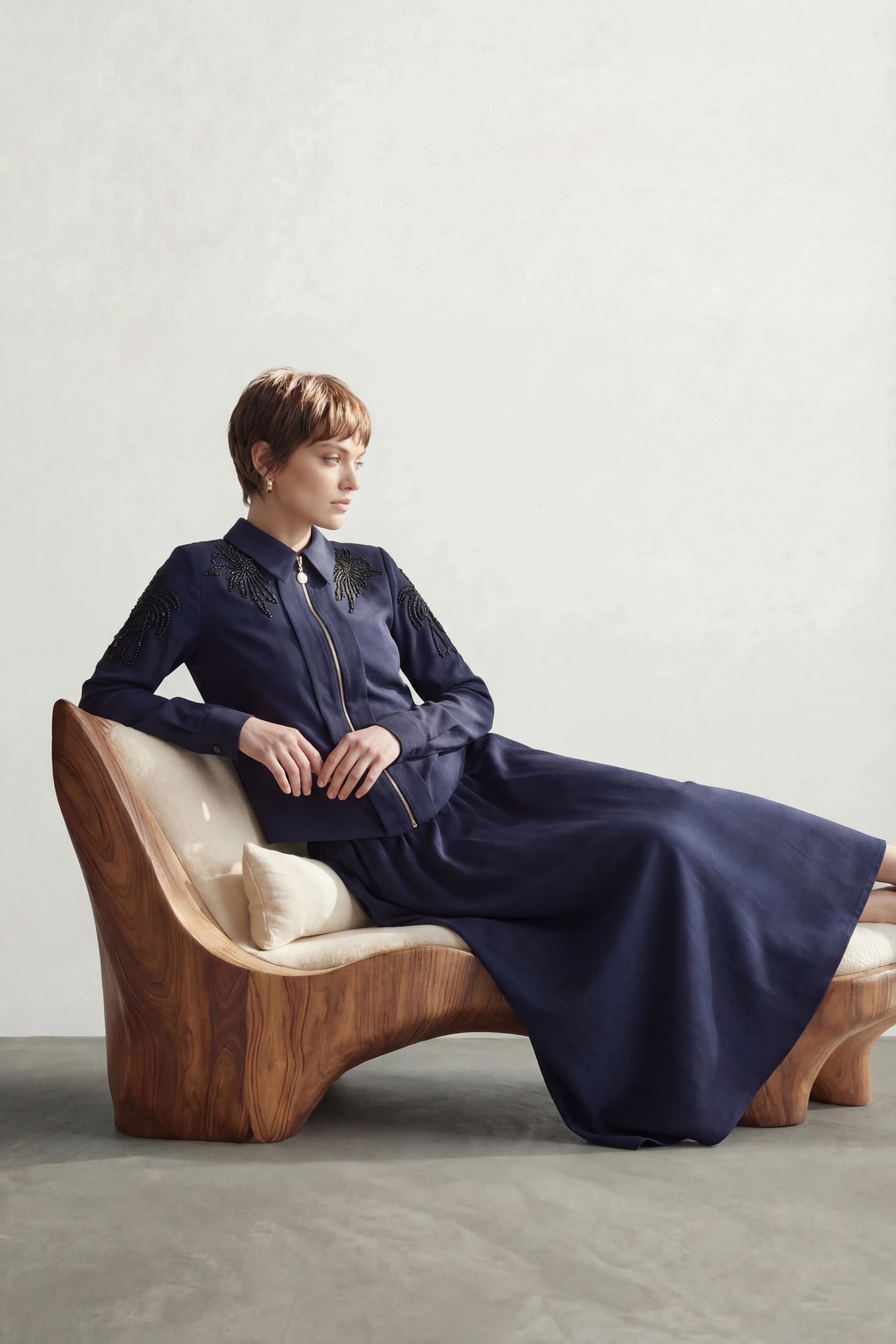 Taş İşlemeli Amiri Kumaş Etekli Takım Lacivert