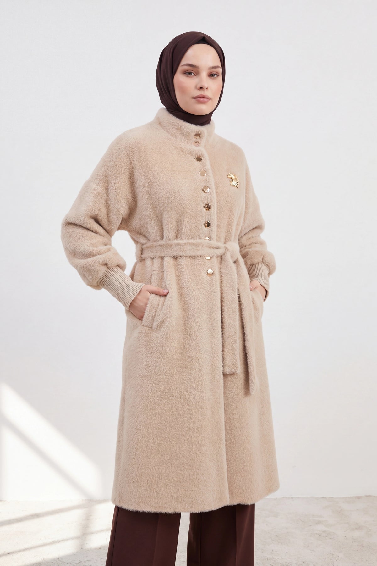 Broş Detaylı Angora Kaban Bej