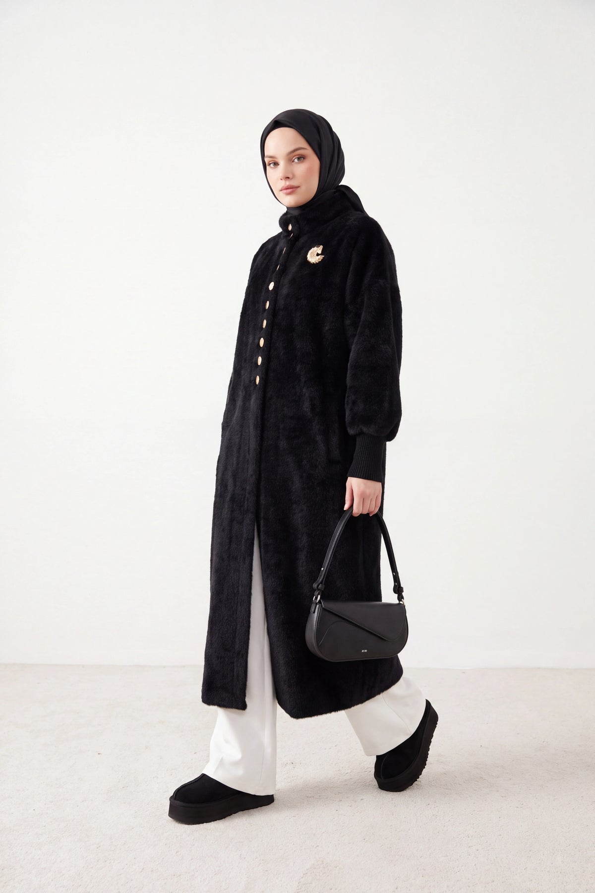 Broş Detaylı Angora Kaban Siyah