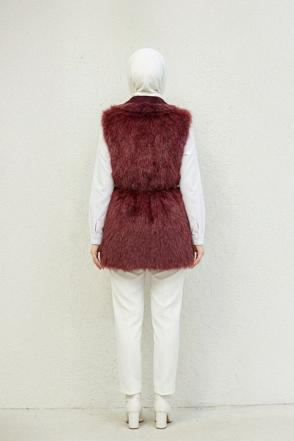 Deri Kemer Detaylı Peluş Yelek Bordo