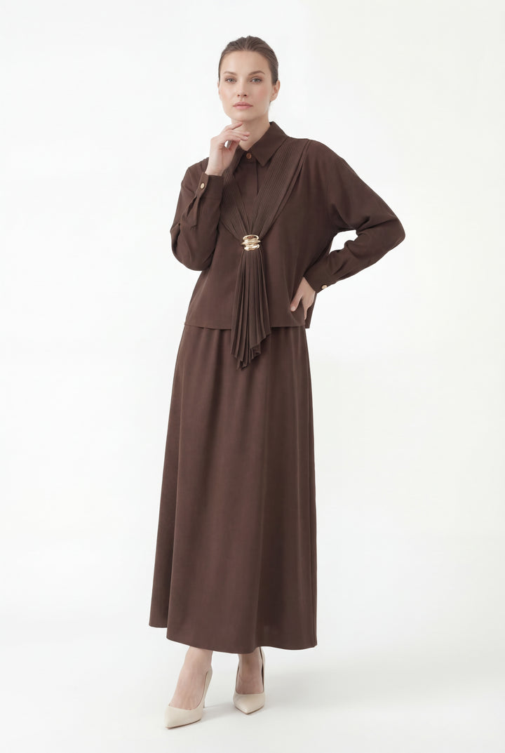 Broş Detaylı Fularlı Etek Takım Kahve