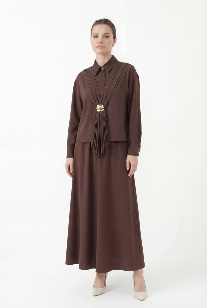 Broş Detaylı Fularlı Etek Takım Kahve