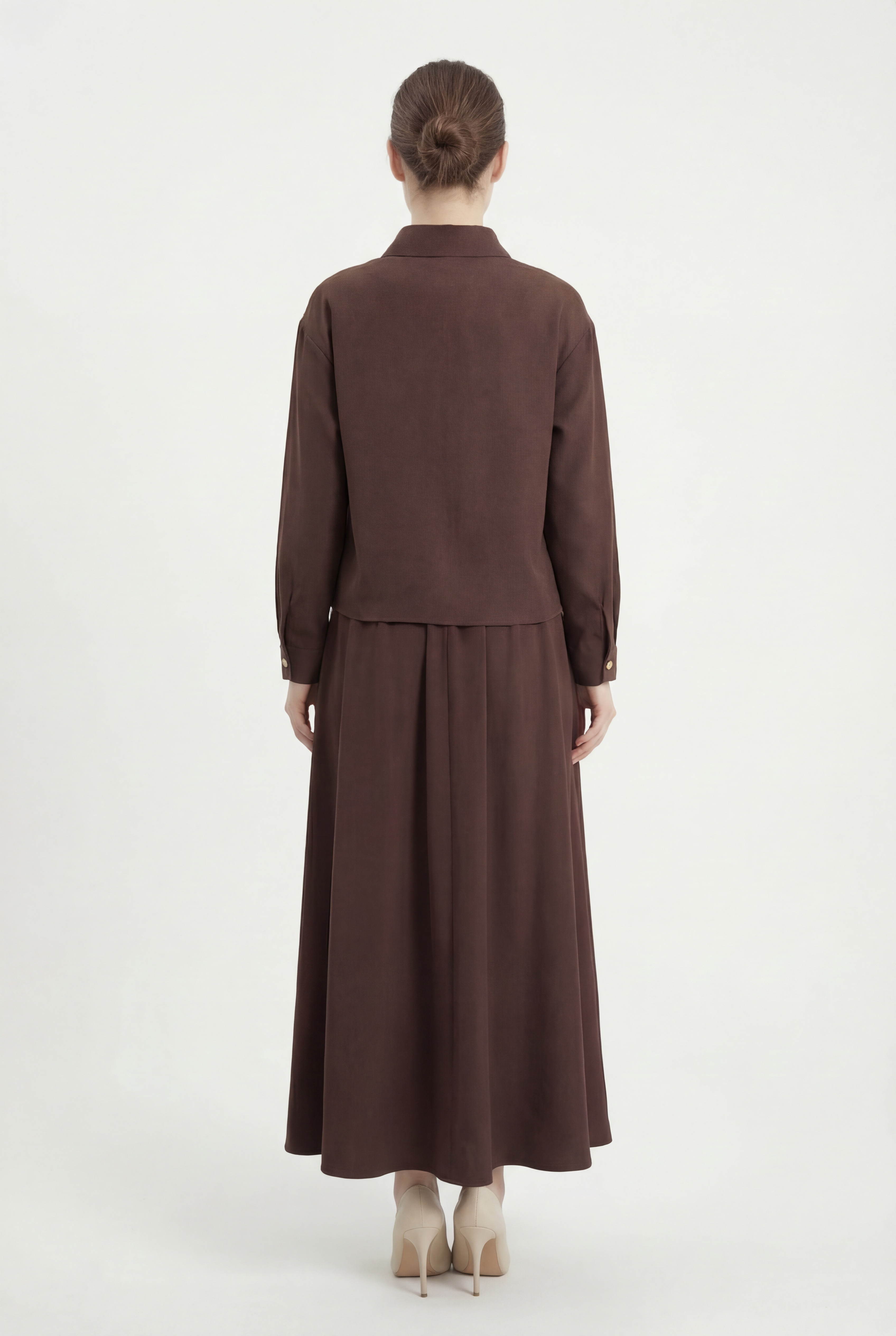 Broş Detaylı Fularlı Etek Takım Kahve