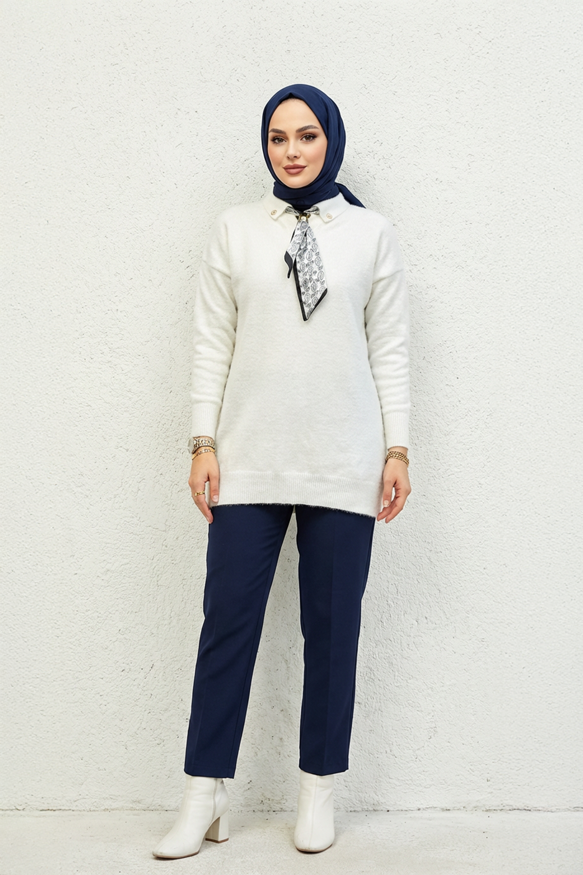 Yakası Fularlı Kazak Ekru