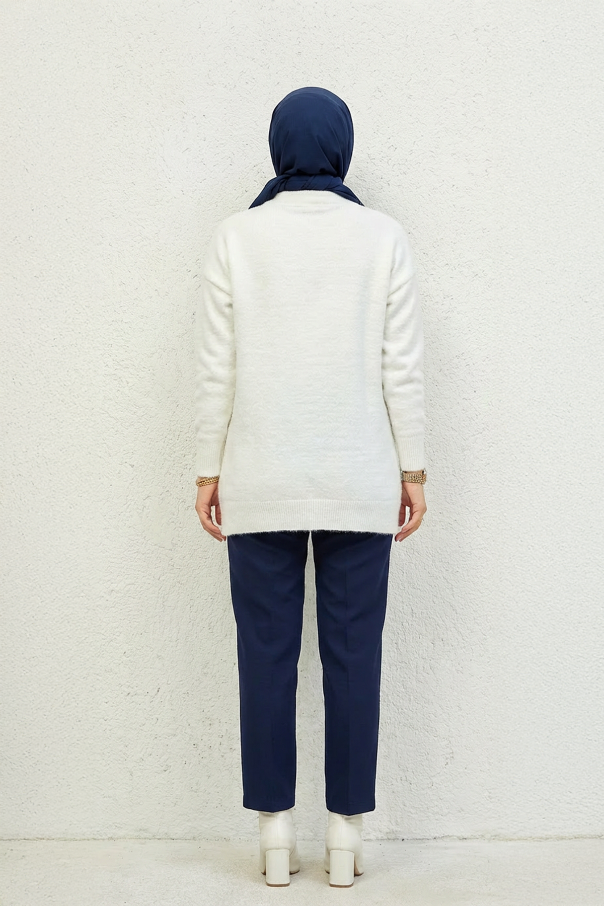 Yakası Fularlı Kazak Ekru