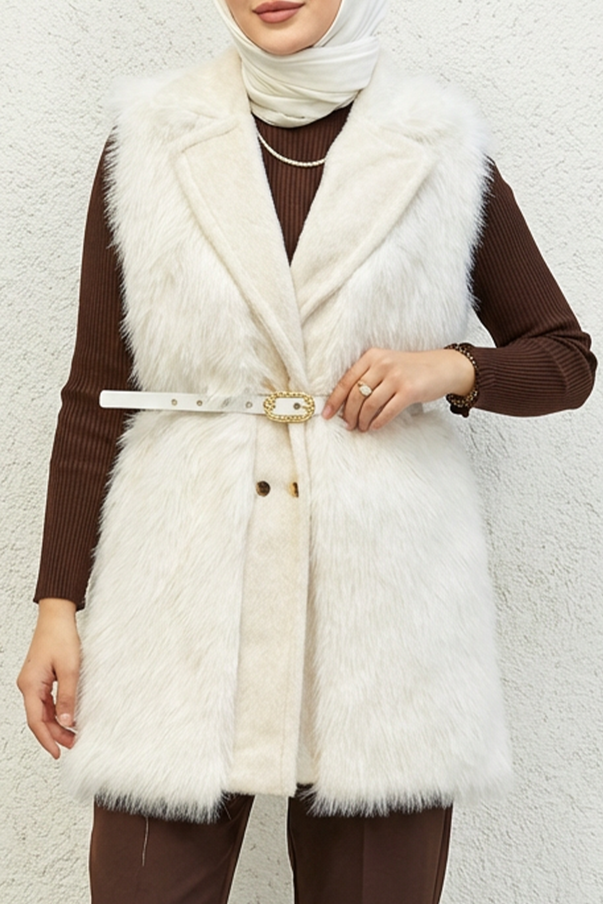 Deri Kemer Detaylı Peluş Yelek Ekru