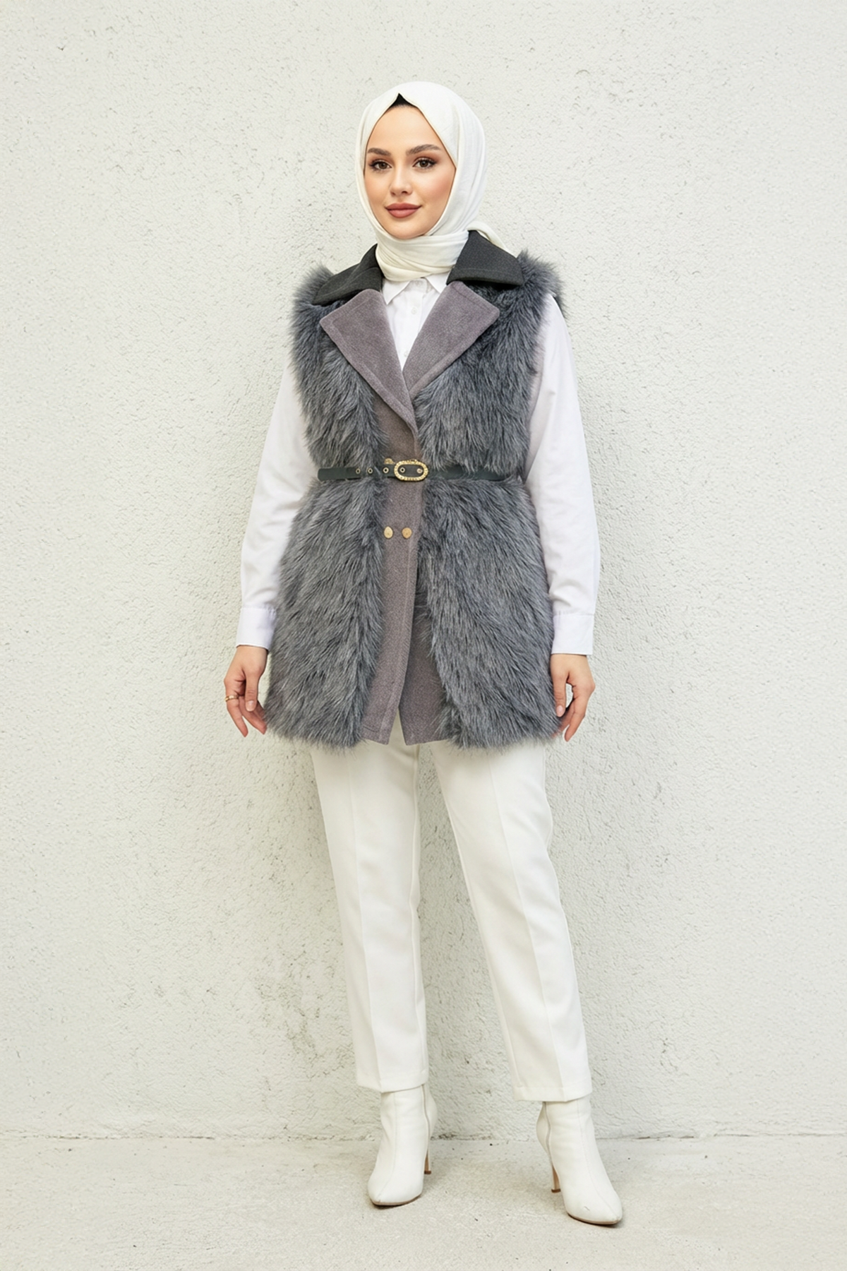 Deri Kemer Detaylı Peluş Yelek Gri