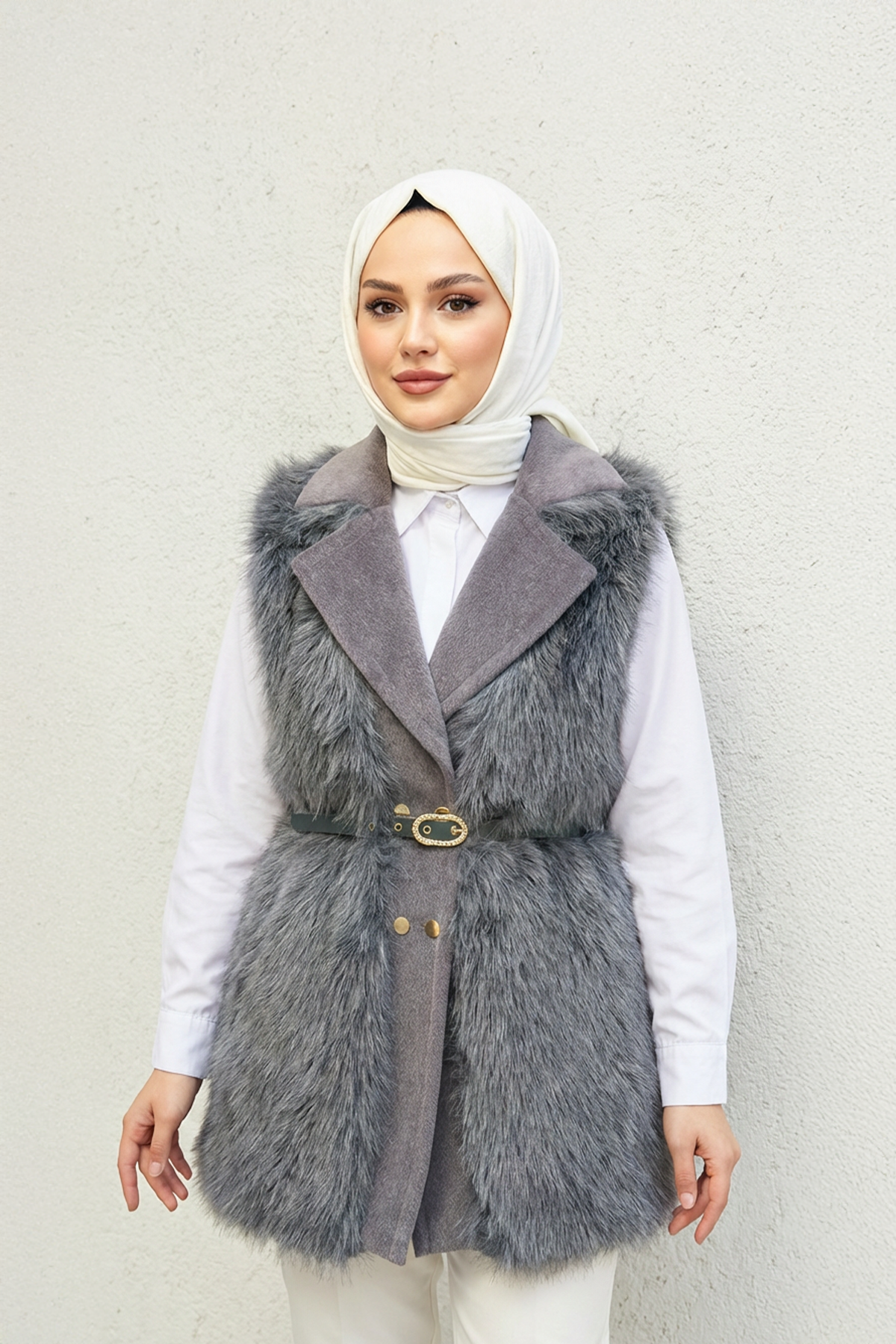 Deri Kemer Detaylı Peluş Yelek Gri