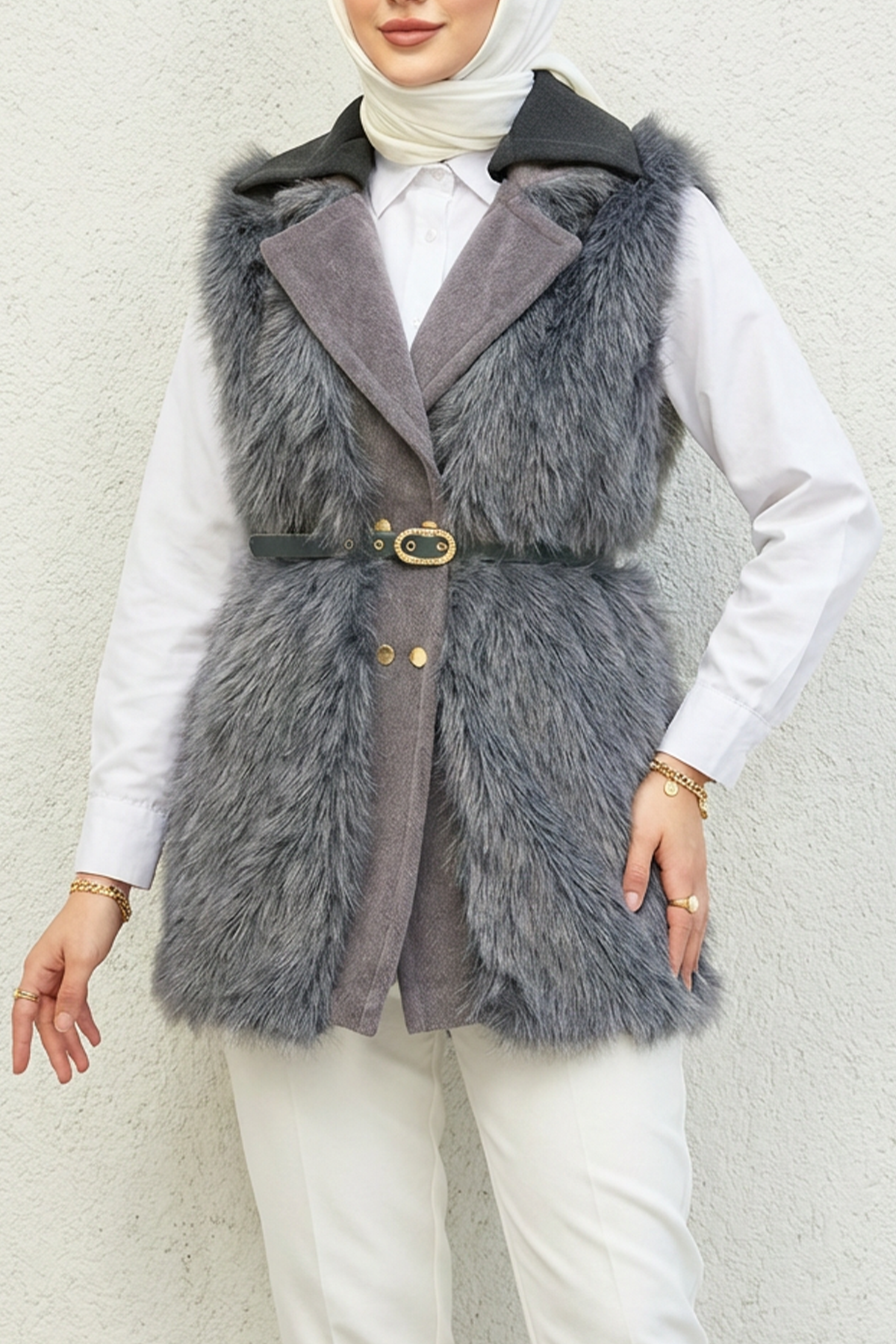 Deri Kemer Detaylı Peluş Yelek Gri