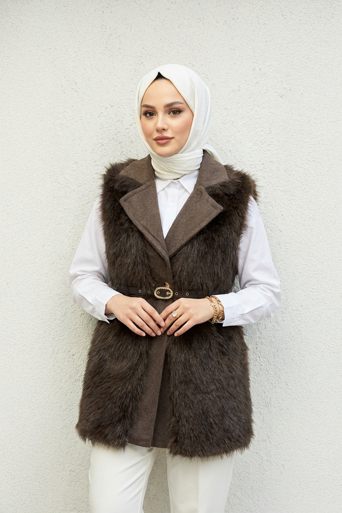 Deri Kemer Detaylı Peluş Yelek Kahve