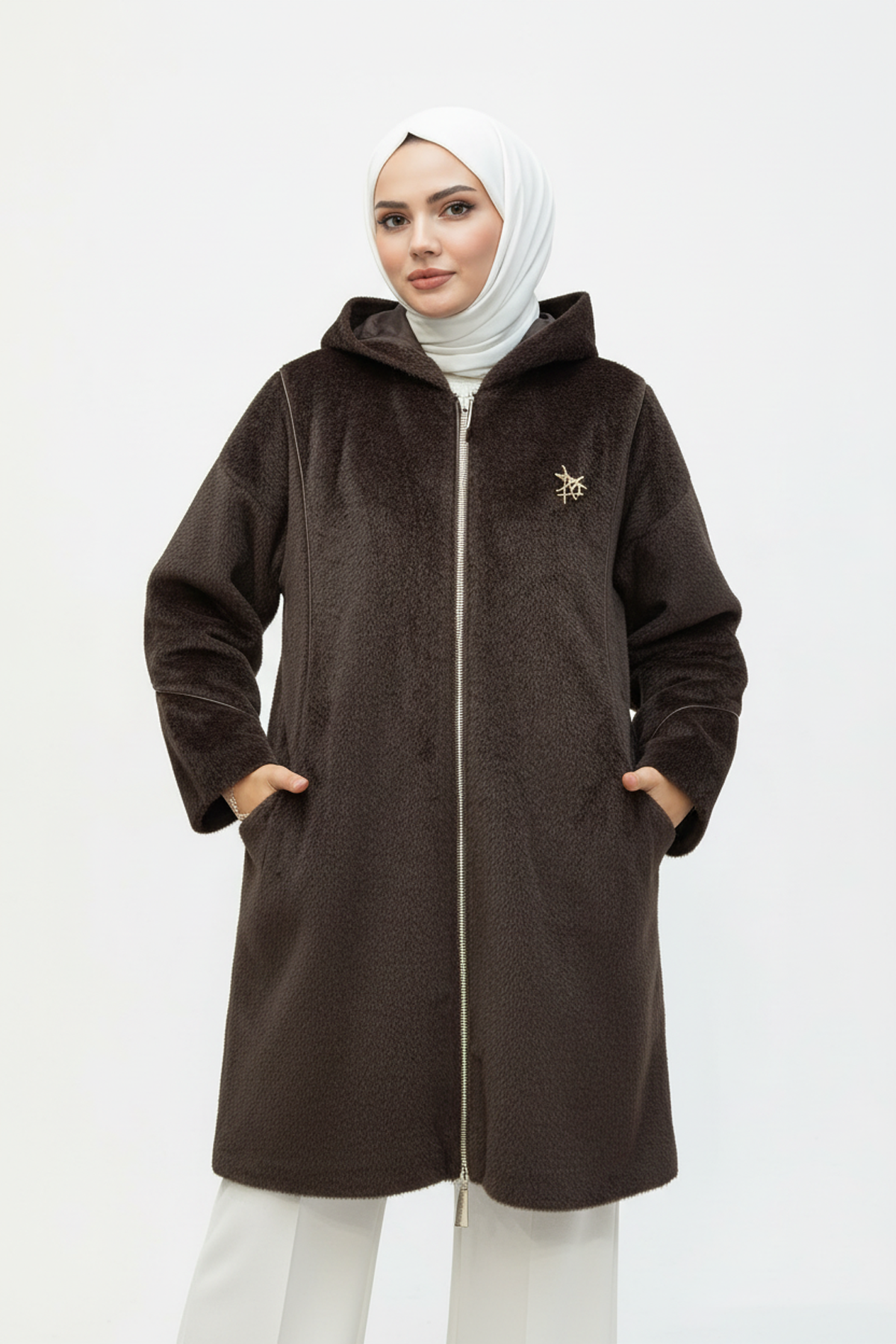 Broş Detaylı Kapüşonlu Angora Kaban Kahve