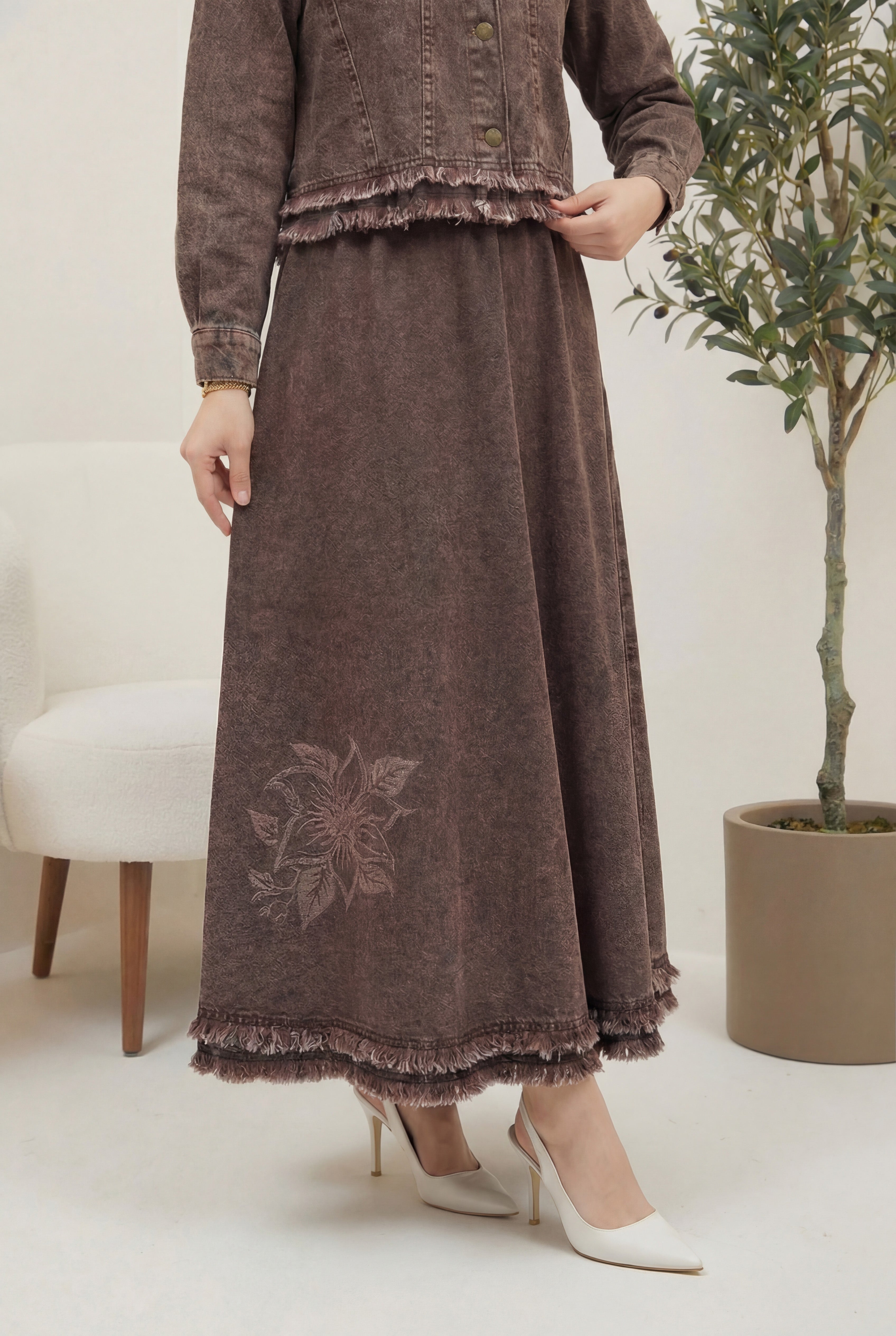 Çiçek Nakışlı Kot Ceket & Etek Takım Kahverengi