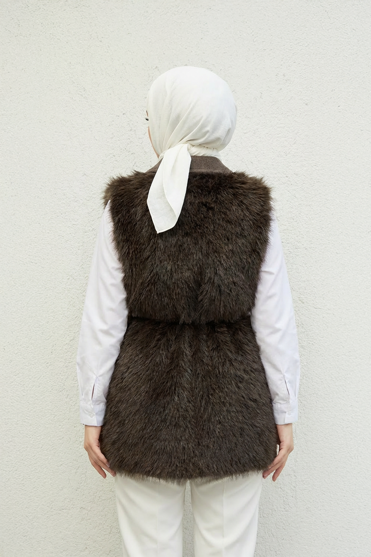 Deri Kemer Detaylı Peluş Yelek Kahve