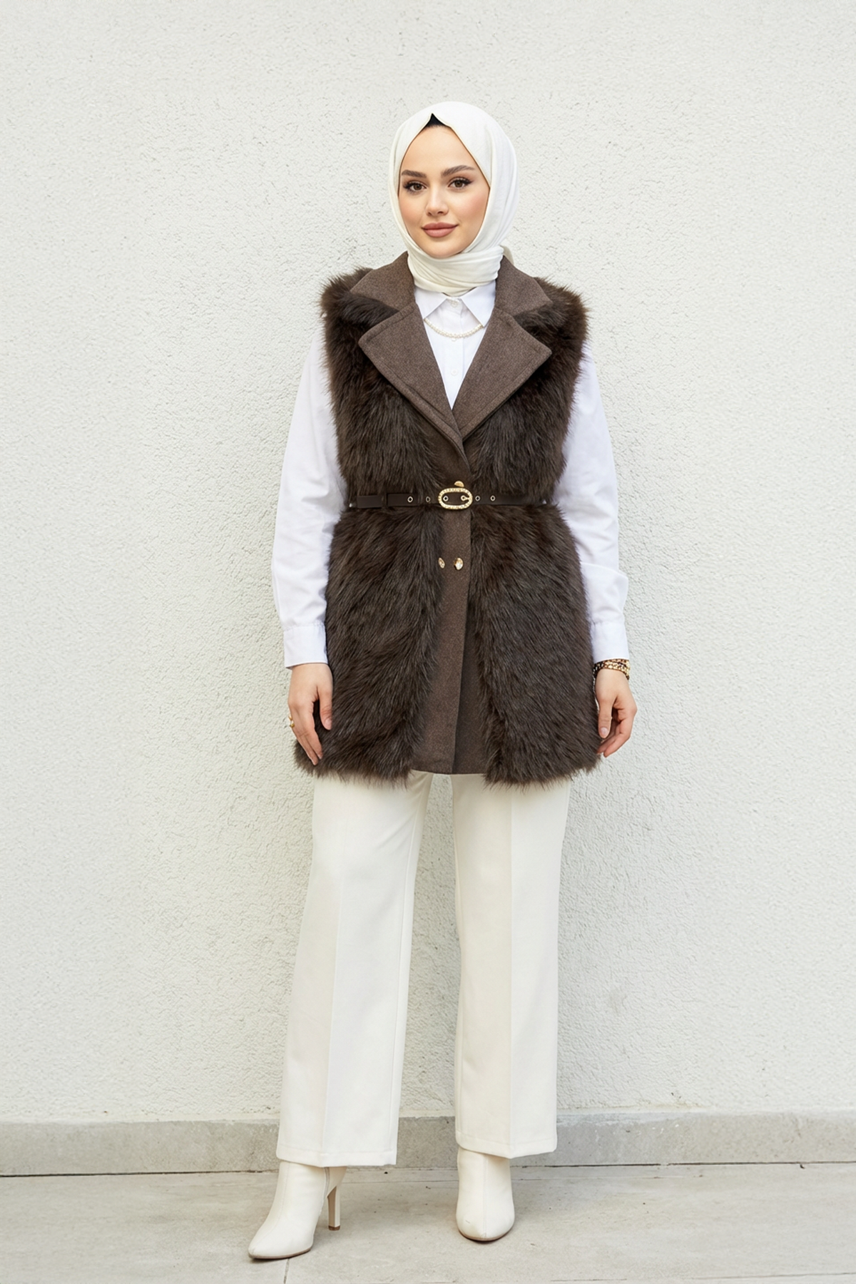 Deri Kemer Detaylı Peluş Yelek Kahve