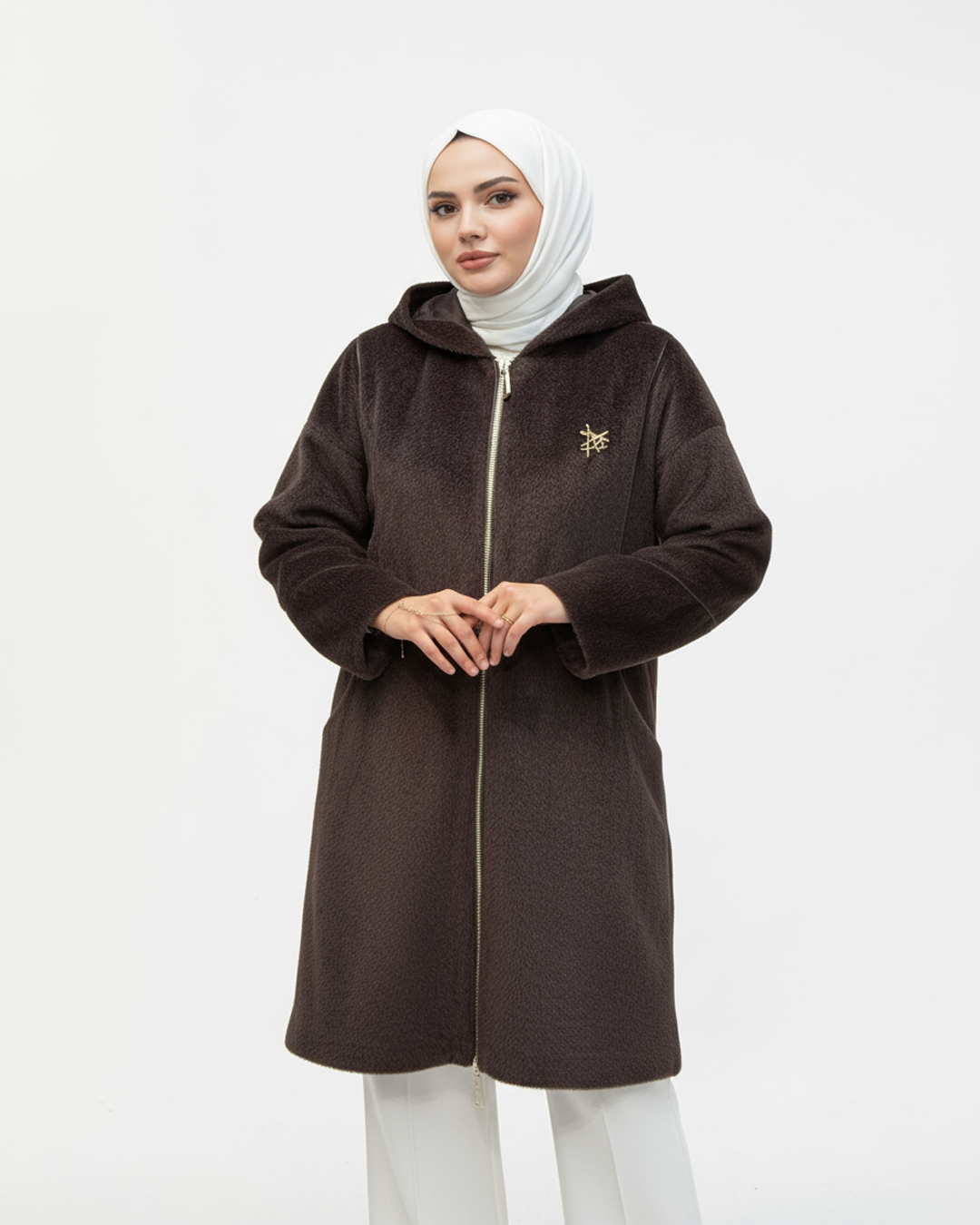 Broş Detaylı Kapüşonlu Angora Kaban Kahve