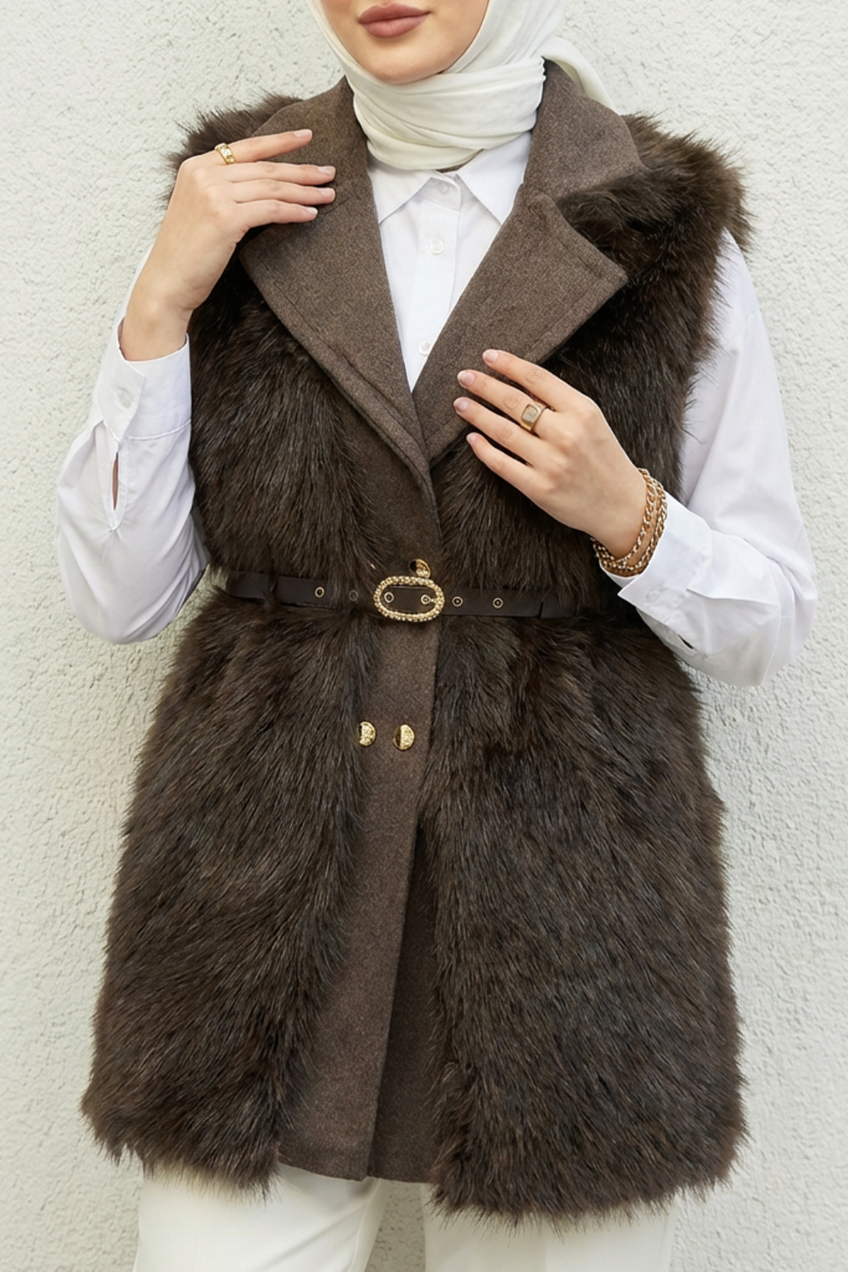 Deri Kemer Detaylı Peluş Yelek Kahve