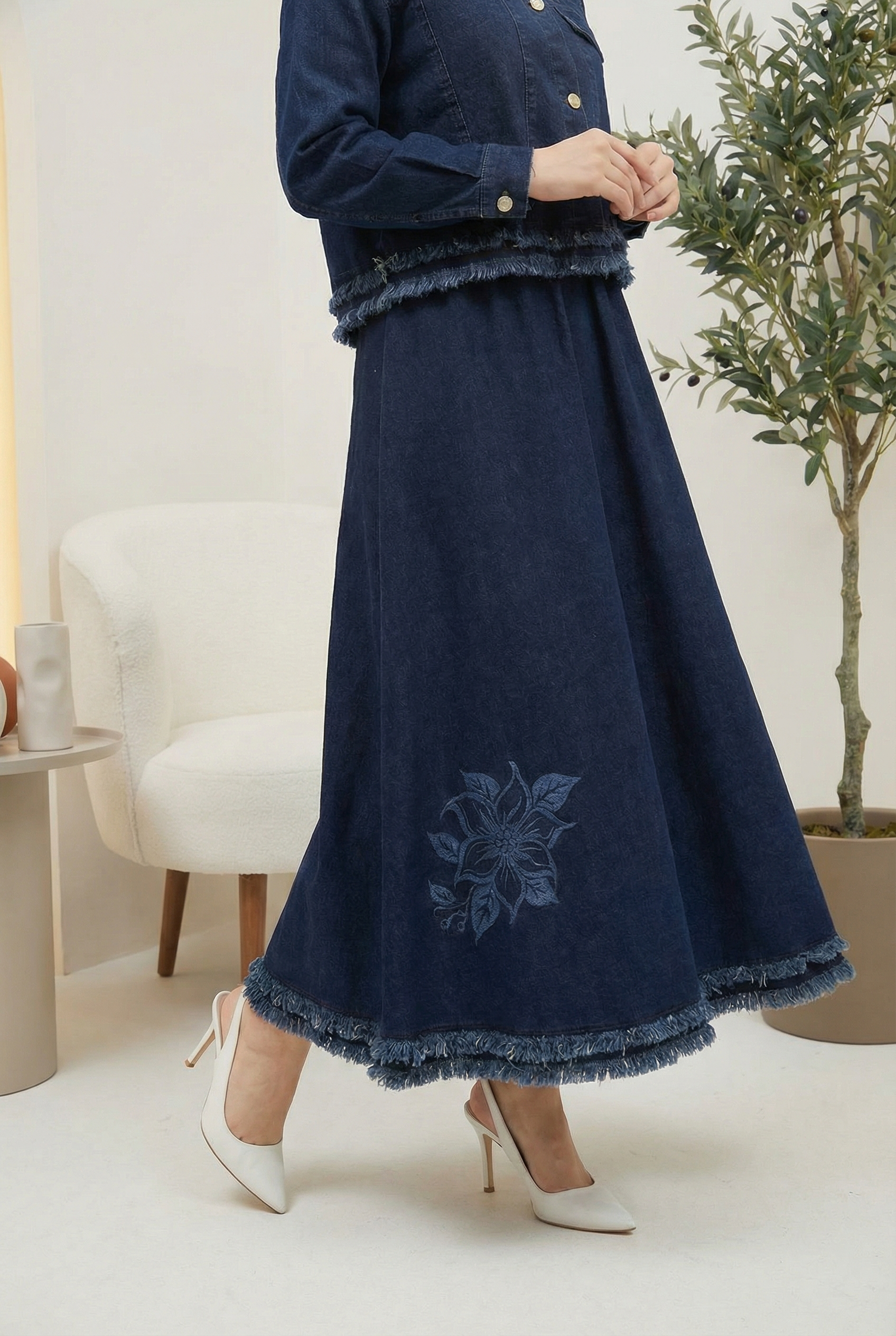 Çiçek Nakışlı Kot Ceket & Etek Takım Lacivert