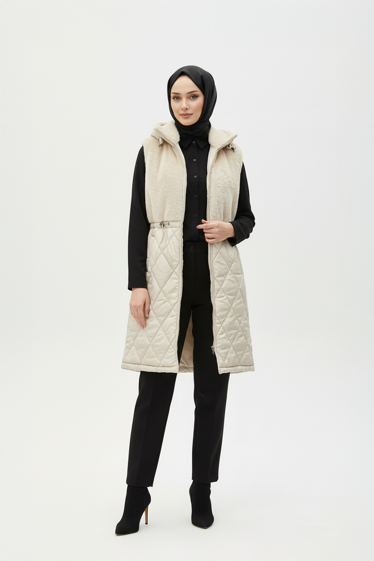 Yaka ve Göğüs Kürklü Tesettür Yelek Bej