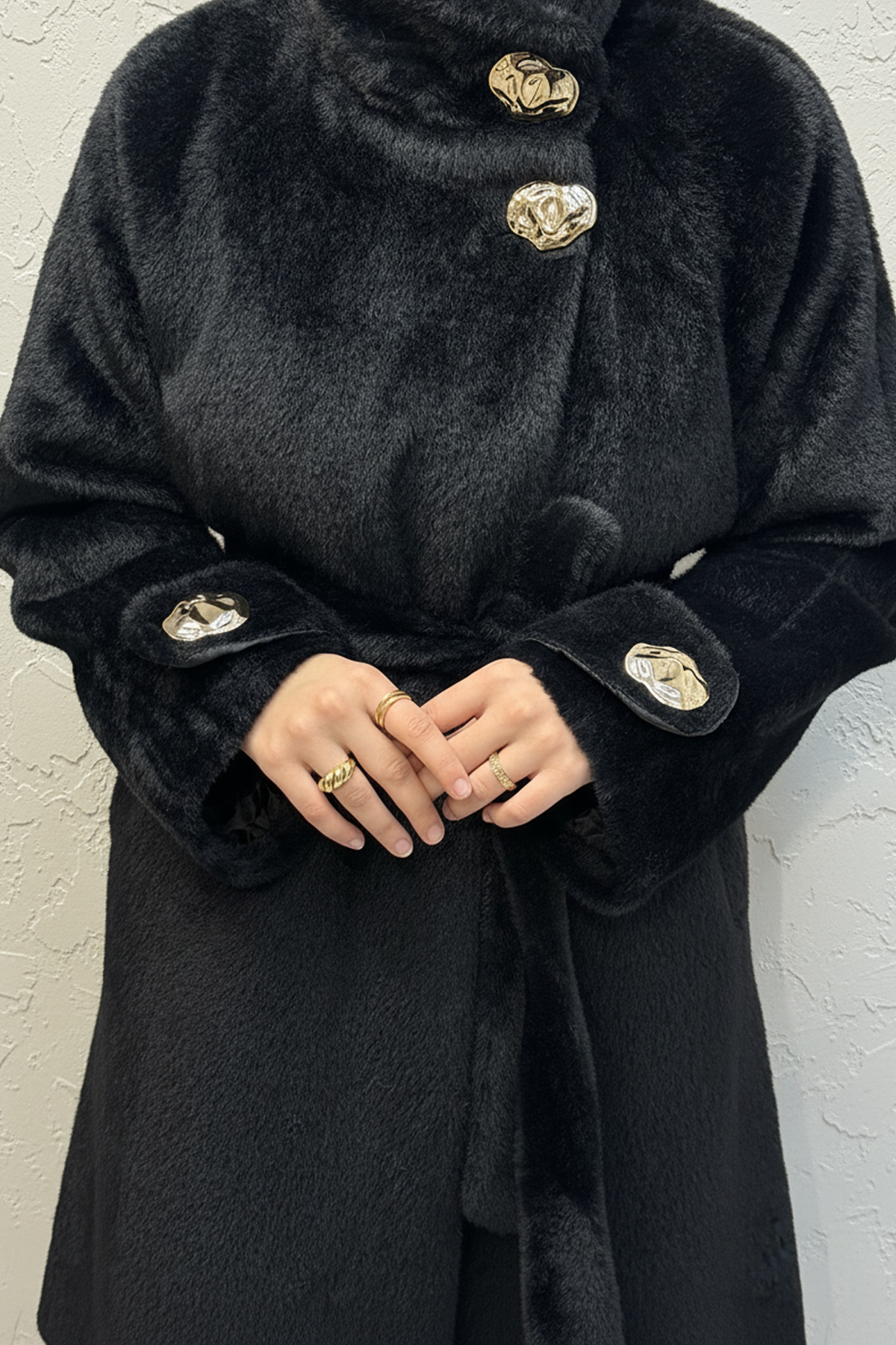 Gold Düğme Detaylı Kuşaklı Angora Kaban Siyah