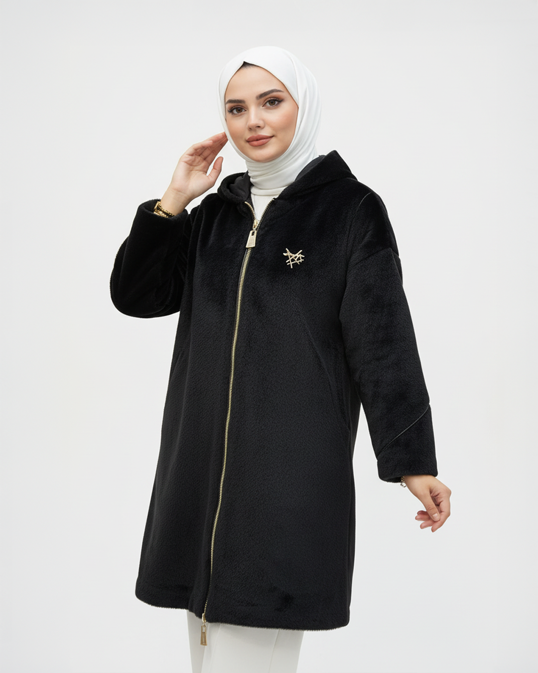 Broş Detaylı Kapüşonlu Angora Kaban Siyah