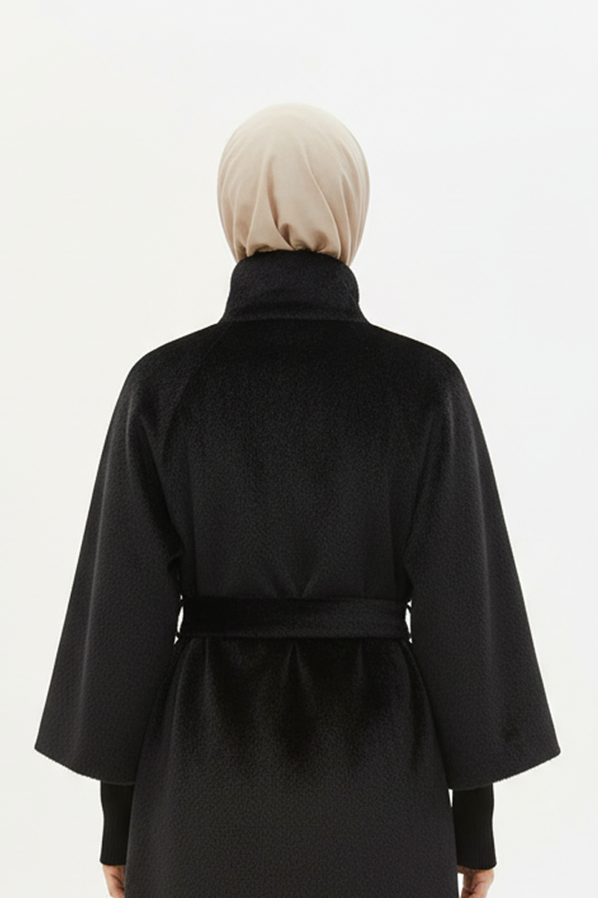 Broş Detaylı Kaşe Kumaş Kaban Siyah