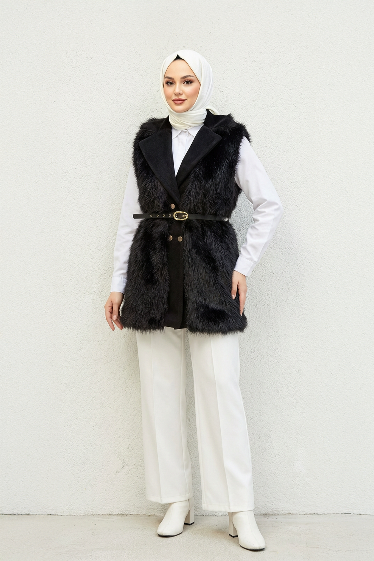 Deri Kemer Detaylı Peluş Yelek Siyah