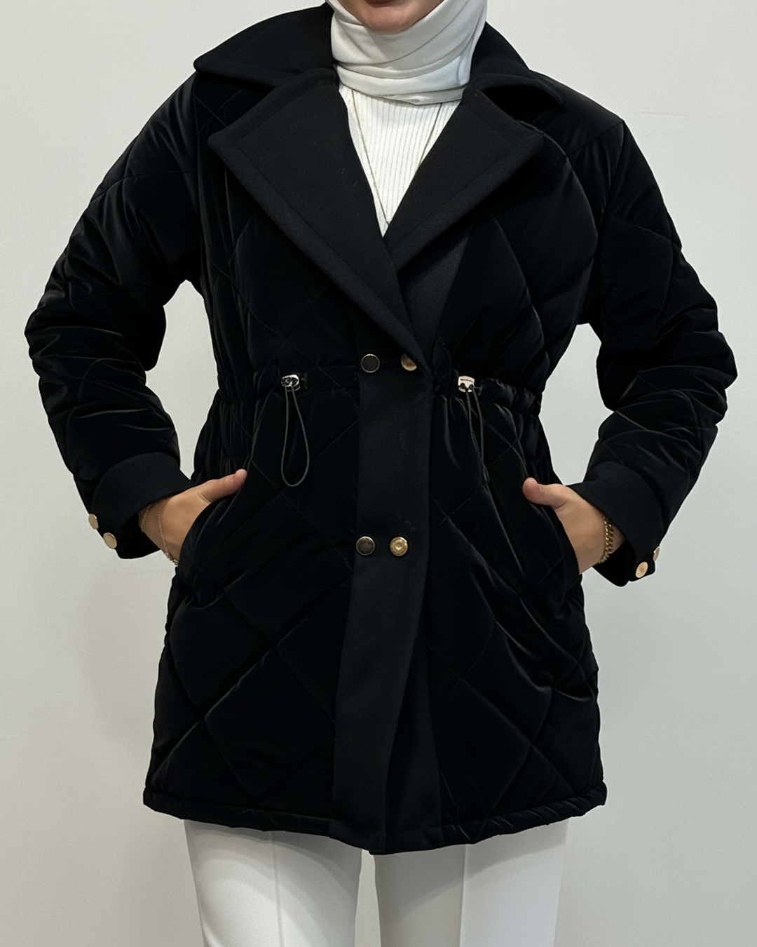 Kaşe Detaylı Kapitone Mont Siyah