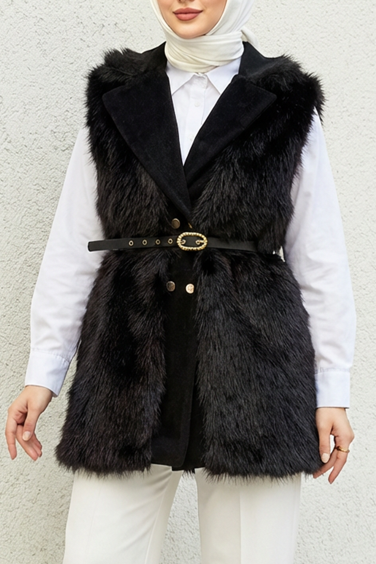 Deri Kemer Detaylı Peluş Yelek Siyah