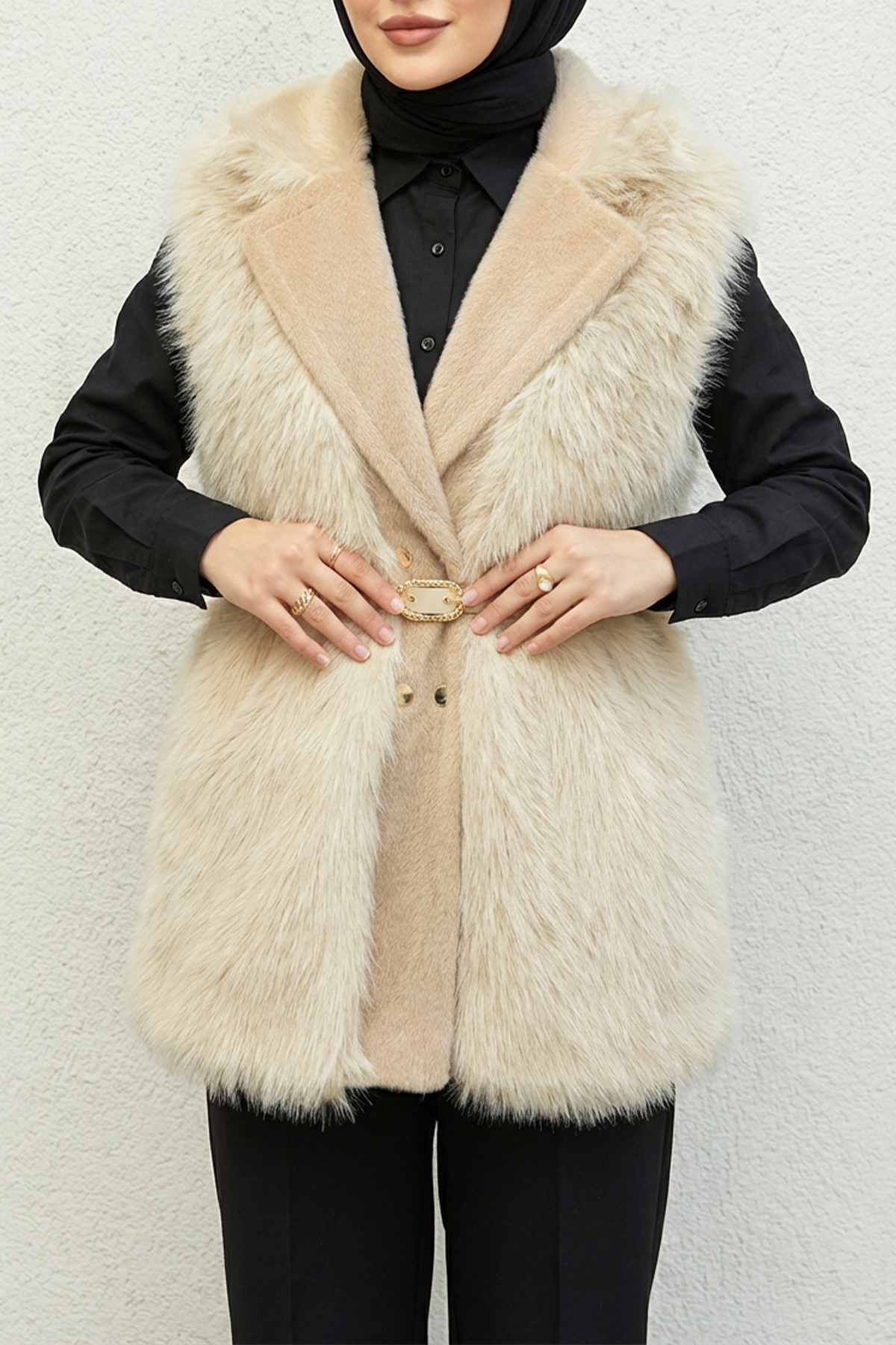 Deri Kemer Detaylı Peluş Yelek Vizon