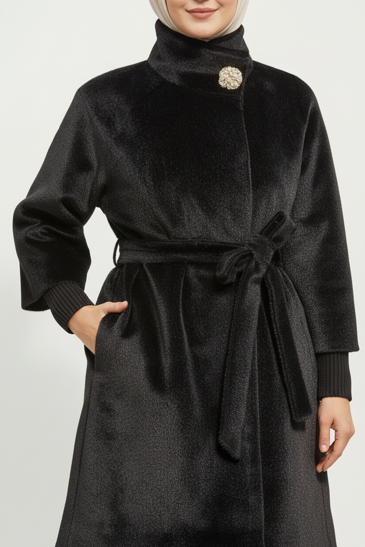 Broş Detaylı Kaşe Kumaş Kaban Siyah