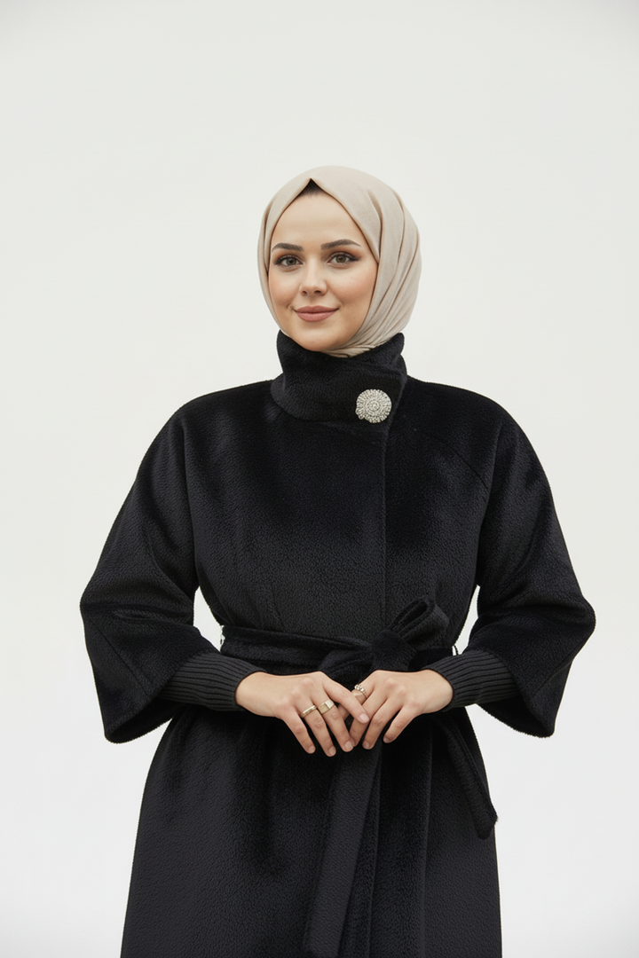Broş Detaylı Kaşe Kumaş Kaban Siyah