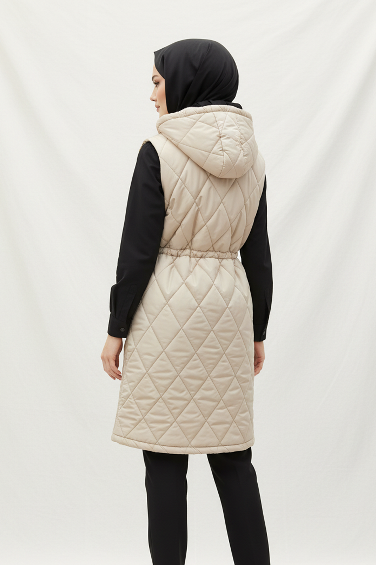 Yaka ve Göğüs Kürklü Tesettür Yelek Bej